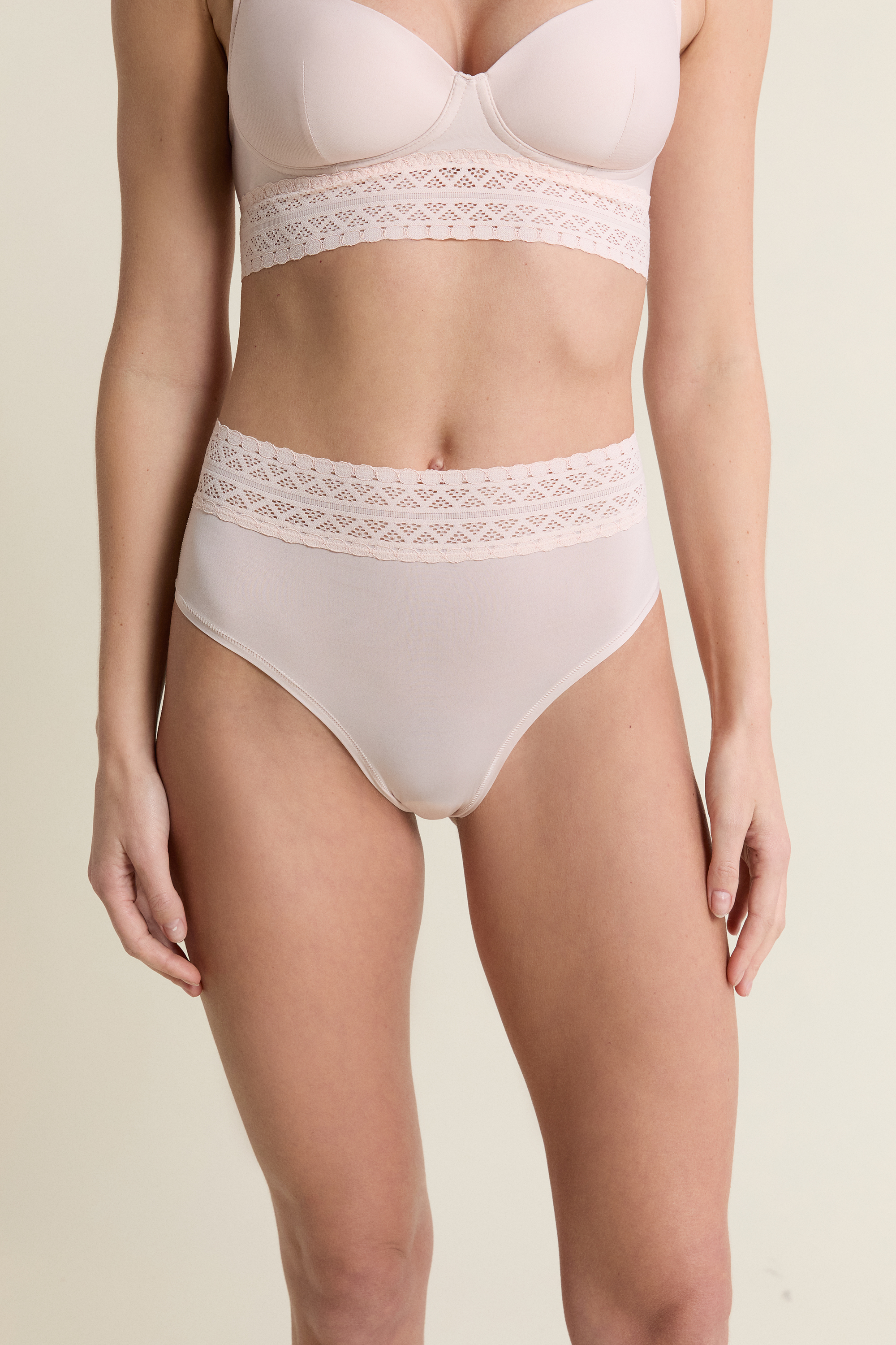 Culottes midi de maternité avec détails en dentelle