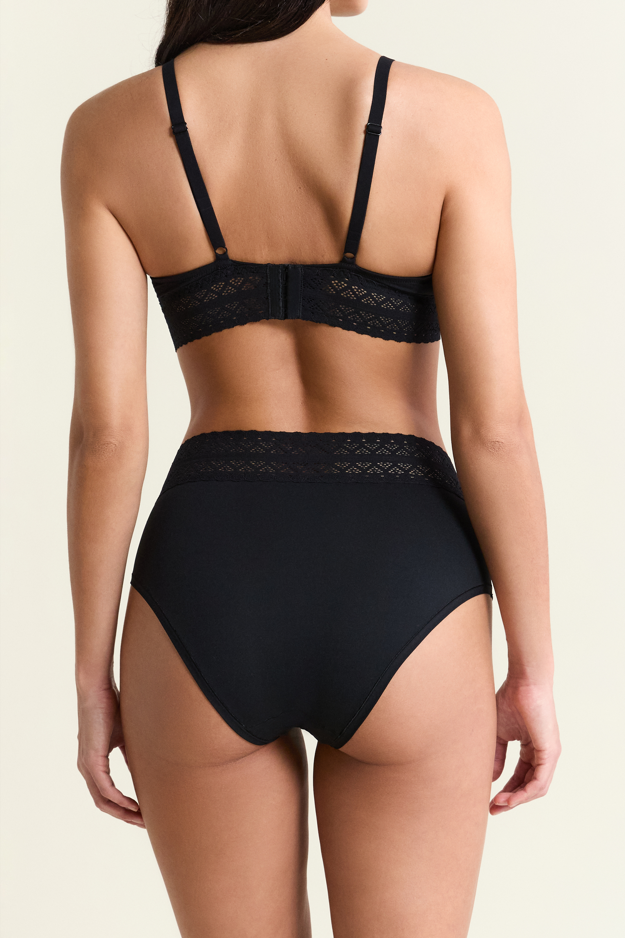 Culotte mi-longue de grossesse avec détails en dentelle