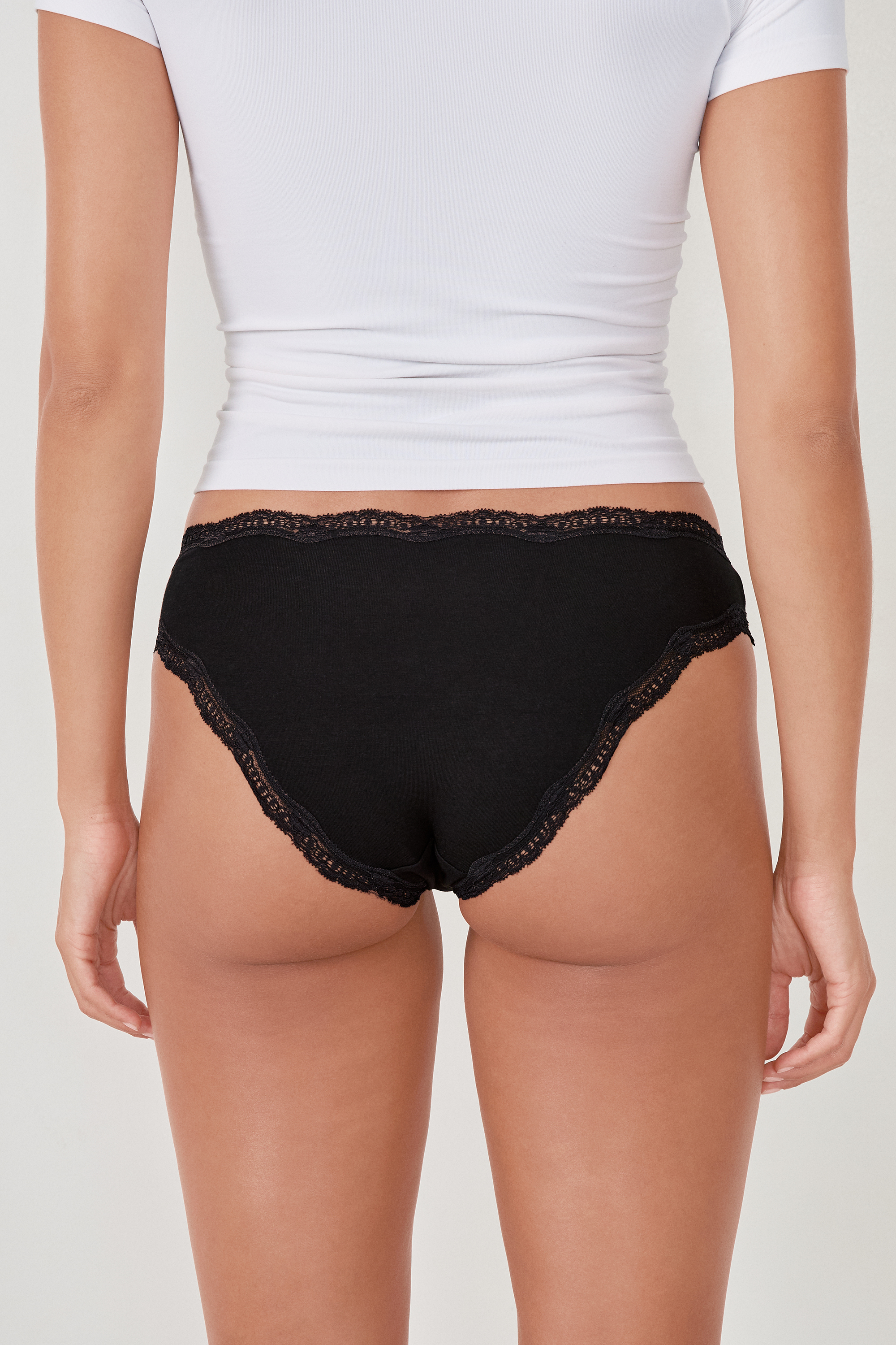 Lot de 3 culottes en coton et dentelle